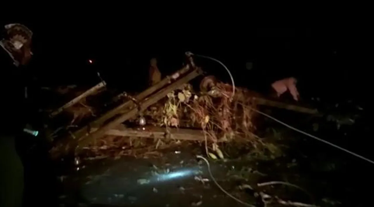 খড়্গপুরে টর্নেডোর তান্ডব