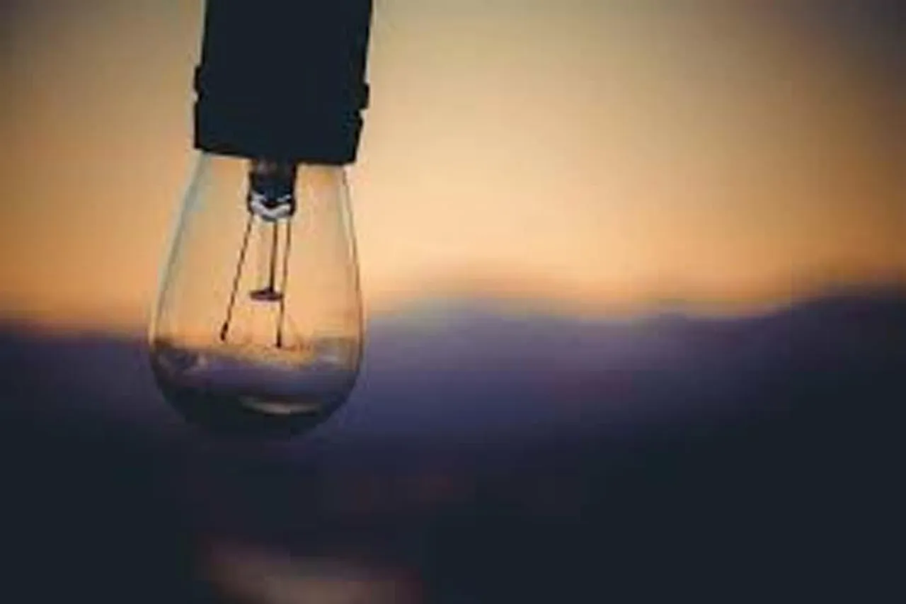 বারংবার বিদ্যুৎ বিচ্ছিন্ন, দুর্ভোগে কালনাবাসী