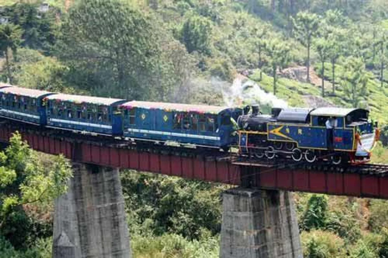 এনজেপি-দার্জিলিং টয়ট্রেন পরিষেবা ফের শুরু হতে চলেছে