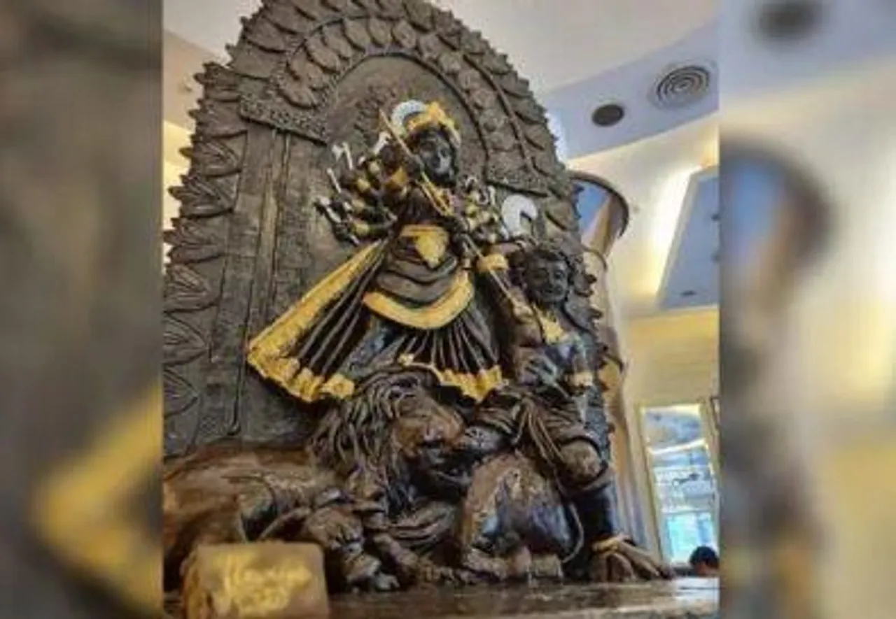 পার্কস্ট্রিটের রেস্তোরাঁয় চকোলেট দুর্গা