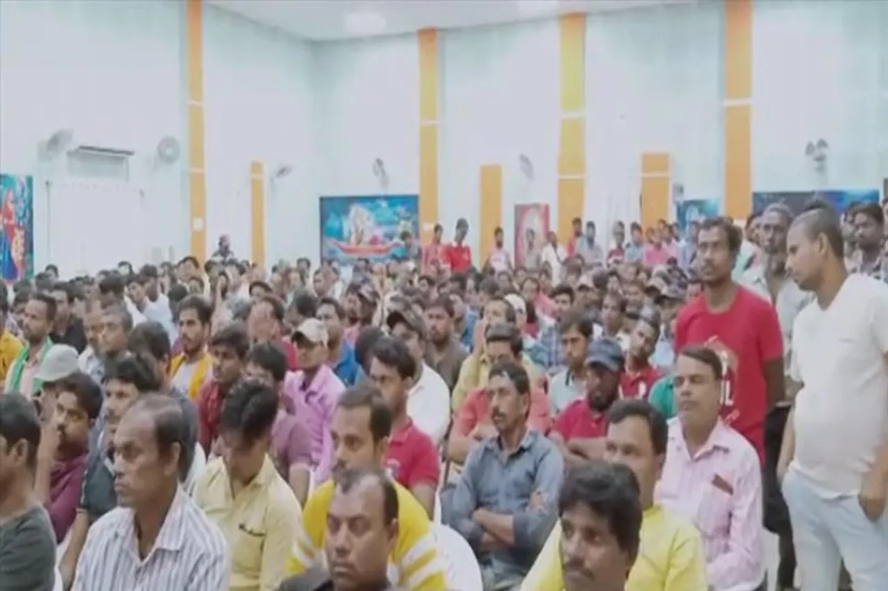 অসংগঠিত ঠিকা শ্রমিকদের পাশে তৃণমূল ব্লক সভাপতি