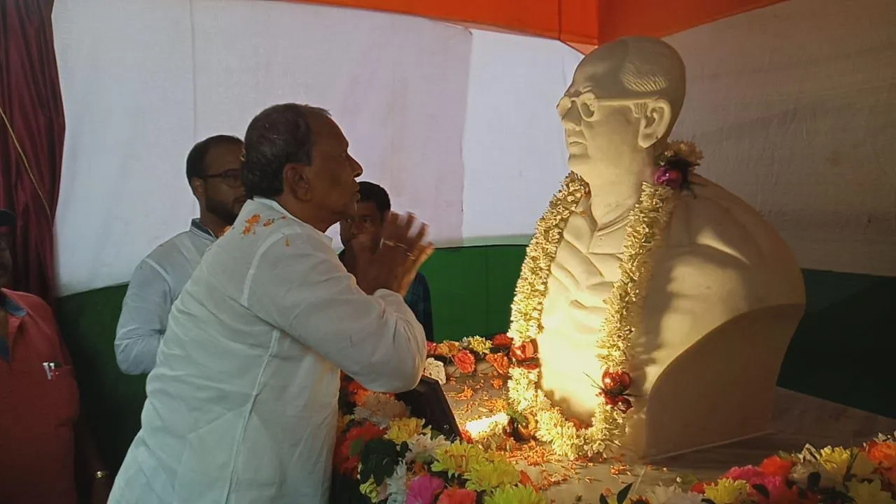 ৮৩ তম পদার্পণ দিবস উপলক্ষে নেতাজির মূর্তি প্রতিষ্ঠা হলো ঝাড়গ্রামে