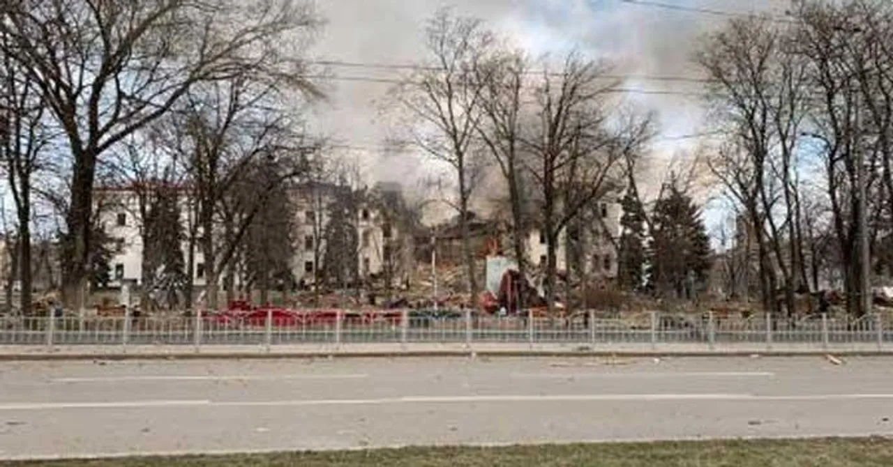 মারিউপোলে সুইমিং পুলেও গোলাবর্ষণ, ফুড ডিপোয় আগুন