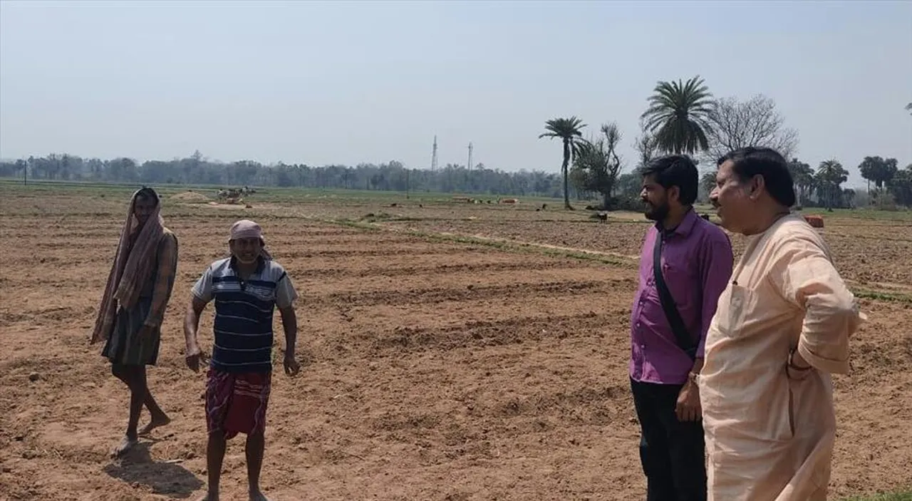 শিলাবৃষ্টিতে ব্যাপক ক্ষতি, চাষীদের সঙ্গে কথা বললেন সিপিএম নেতা সুশান্ত ঘোষ