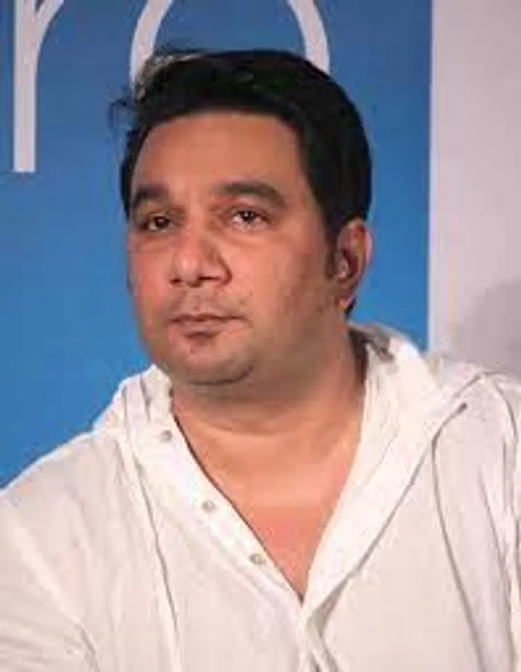 'ব্যাটমোবাইলে' করে 'দ্য ব্যাটম্যান' দেখতে এলেন চলচ্চিত্র নির্মাতা আহমেদ খান ভাইরাল সেই ছবি