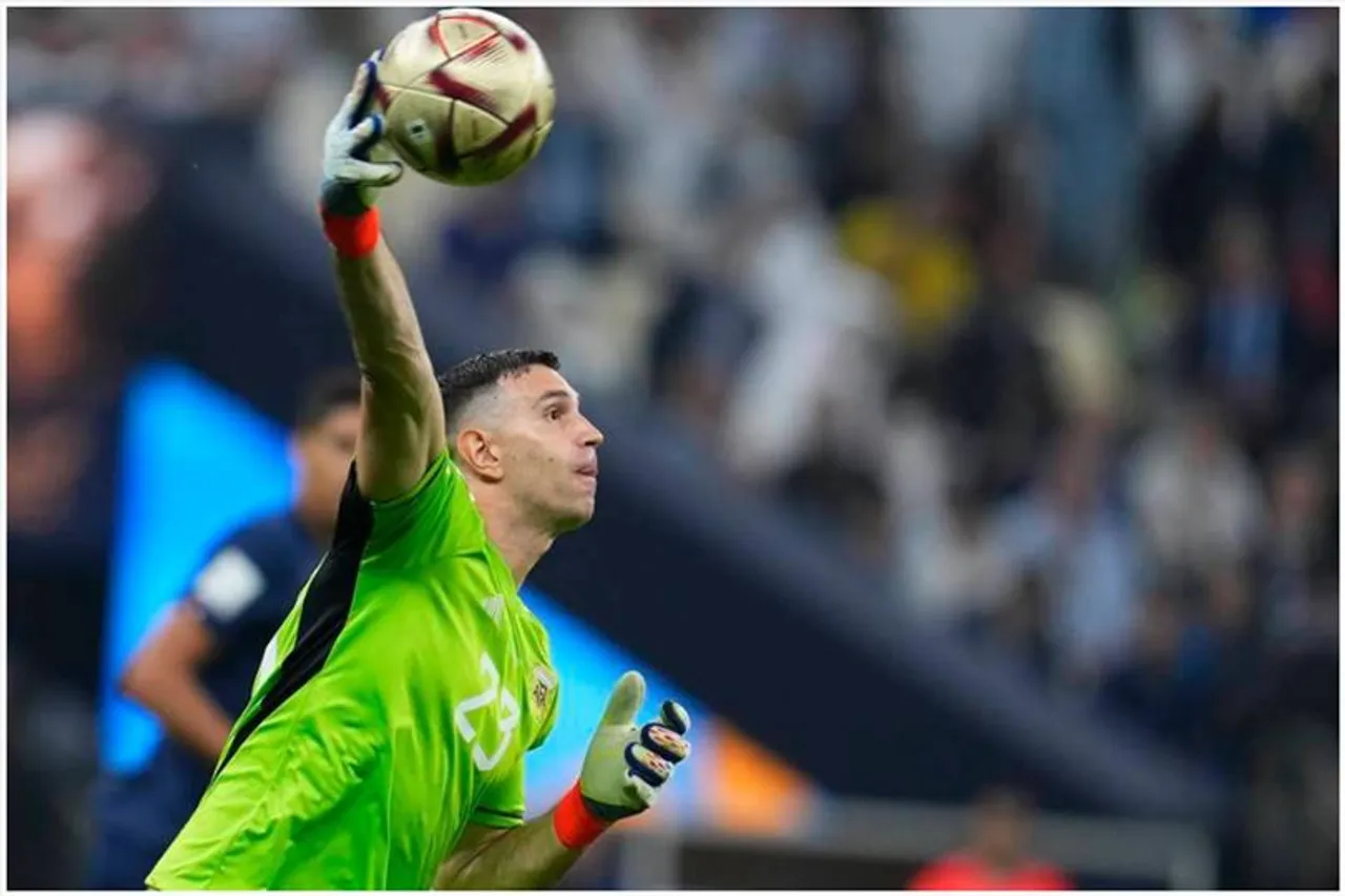 আচরণের জন্য বিপাকে পড়তে চলেছেন এমি মার্টিনেজ!