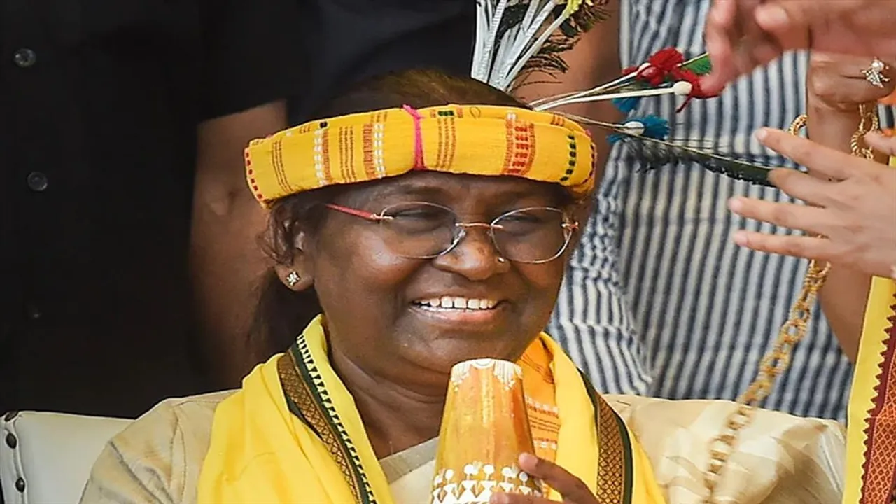 রাষ্ট্রপতিকে কুৎসিত আক্রমণ কংগ্রেস নেতার