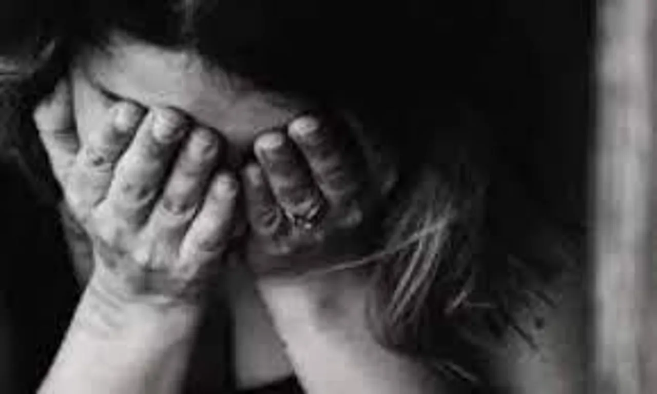 বিবাহ বহির্ভূত সম্পর্ক! মাথার চুল কেটে শাস্তি