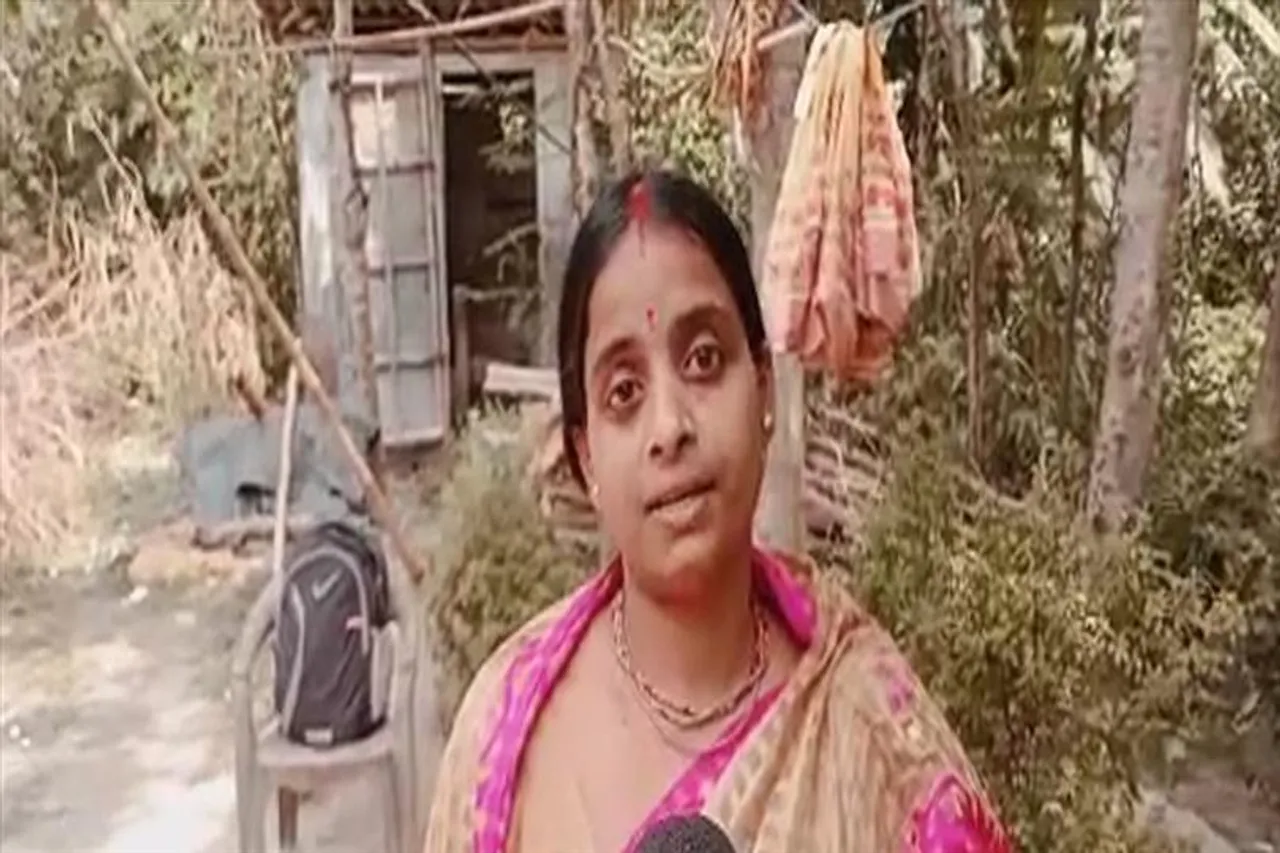 পানীয় জলের সঙ্কটে ভুগছে ডেবরার ৭ টি পরিবার, শুনুন ভুক্তভোগীর বক্তব্য