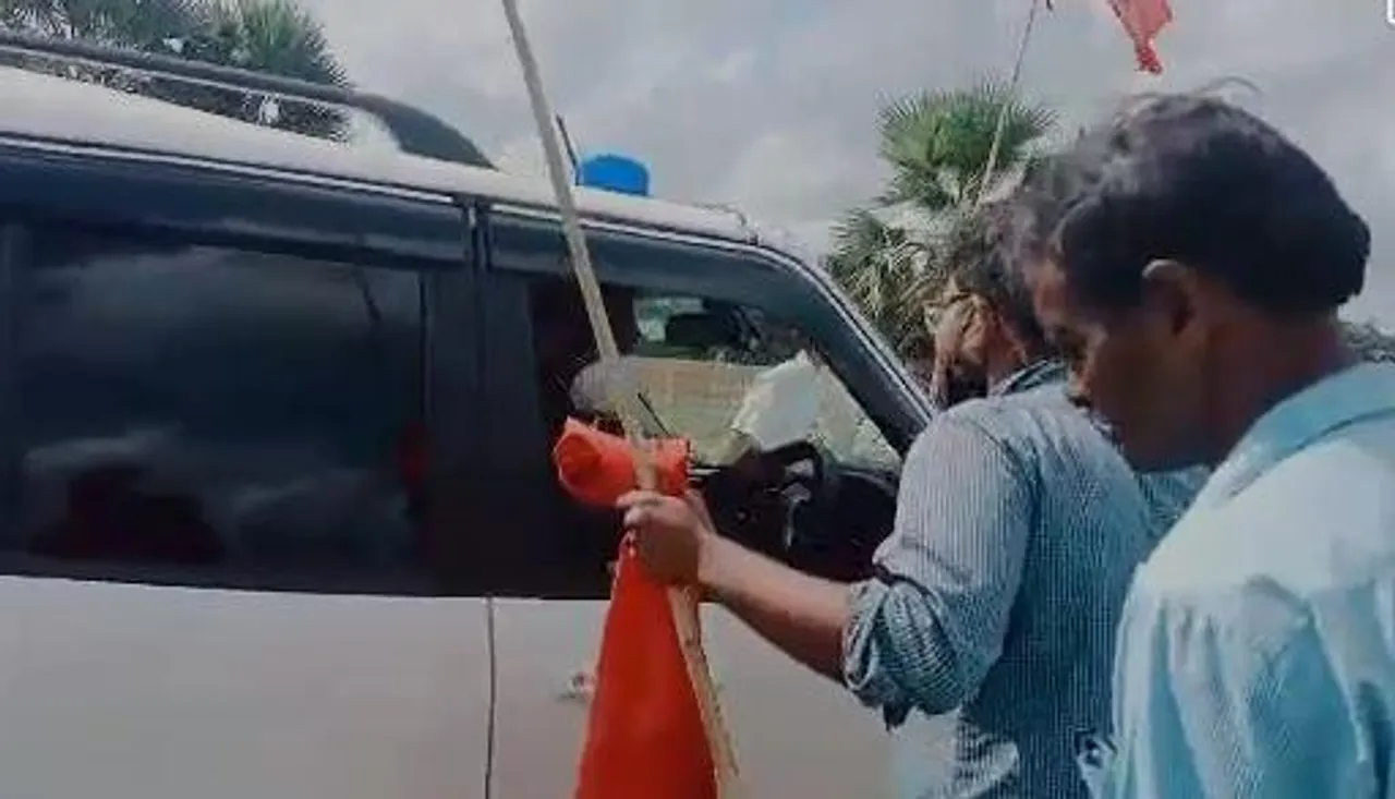 বনধ চলাকালীন পুলিশকে চড় মারতে গেলেন বাম কর্মী! দেখুন