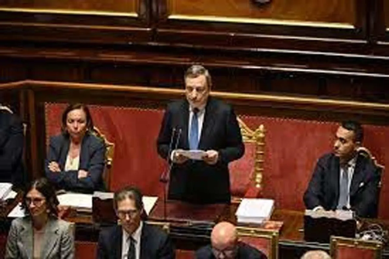 আচমকাই পদত্যাগের ঘোষণা করলেন ইতালির প্রধানমন্ত্রী