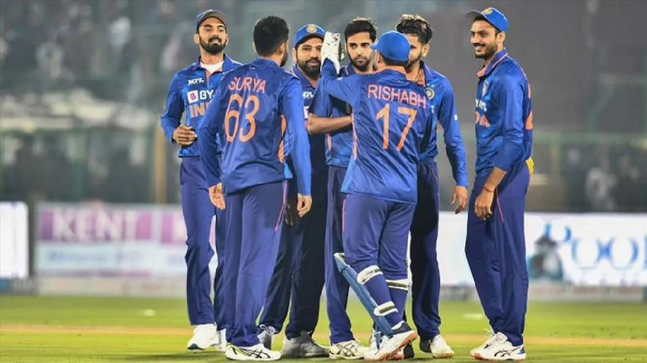 উইকেটের খোঁজে ভারত