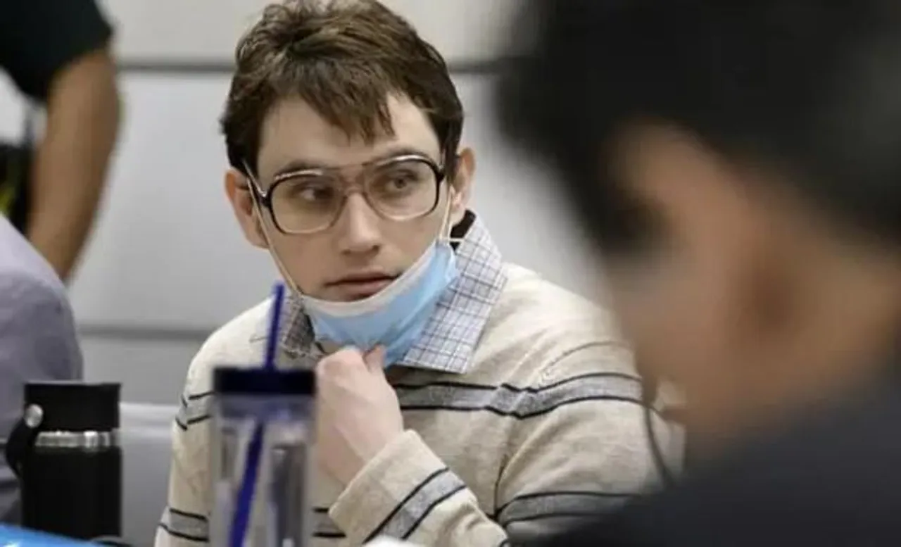 যুক্তরাষ্ট্রে স্কুলে গুলি করে ১৭ জনকে হত্যায় যাবজ্জীবন কারাদণ্ড নিকোলাসের