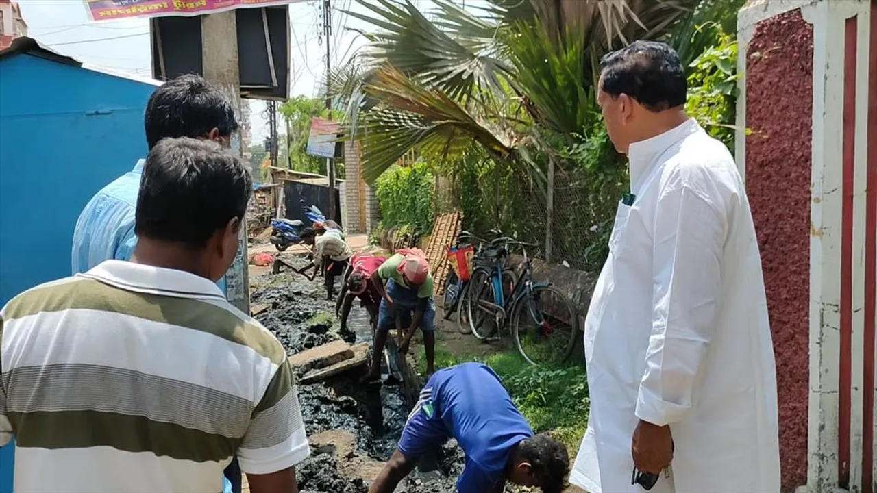 মেদিনীপুর শহরের নিকাশি ব্যবস্থা সুগম করতে তিন হাজার সাফাই কর্মী দিয়ে শুরু হল কাজ