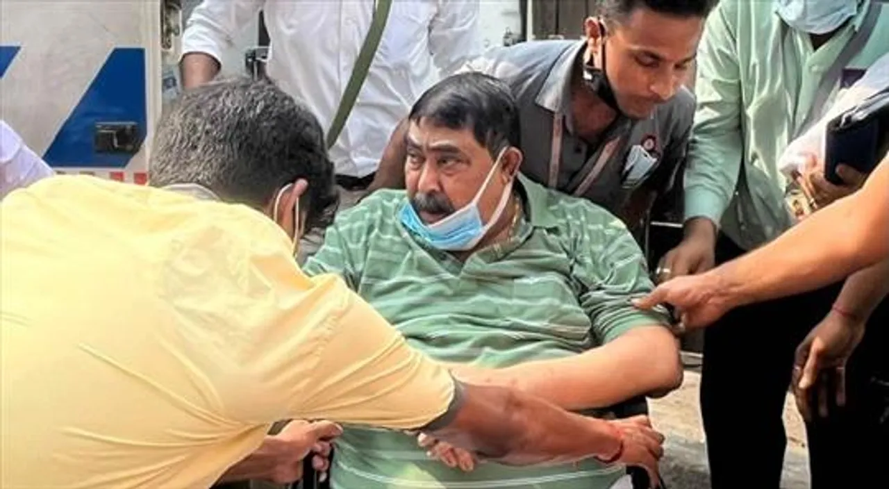 কিছুতেই কমছে না বুকের ব্যথা, এসএসকেএম থেকে বার করা হল অনুব্রতকে