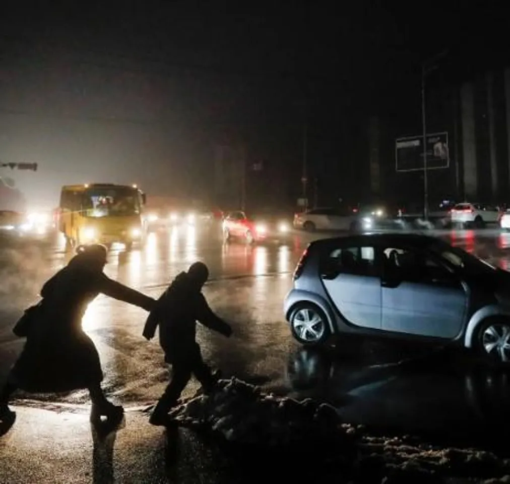 ক্ষেপণাস্ত্র হামলার কারণে কিয়েভের ১৫ শতাংশ এলাকা বিদ্যুৎহীন: মেয়র