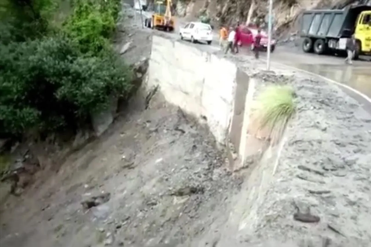 হিমাচলে মর্মান্তিক পথ দুর্ঘটনায় মৃত্যু ৩ জনের