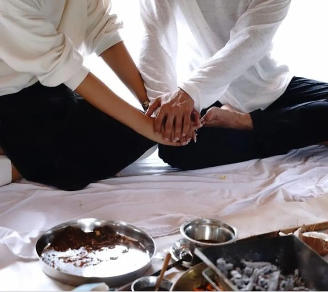 আলিবাগ বাংলোতে গৃহপ্রবেশের পুজো দিলেন রণবীর-দীপিকা