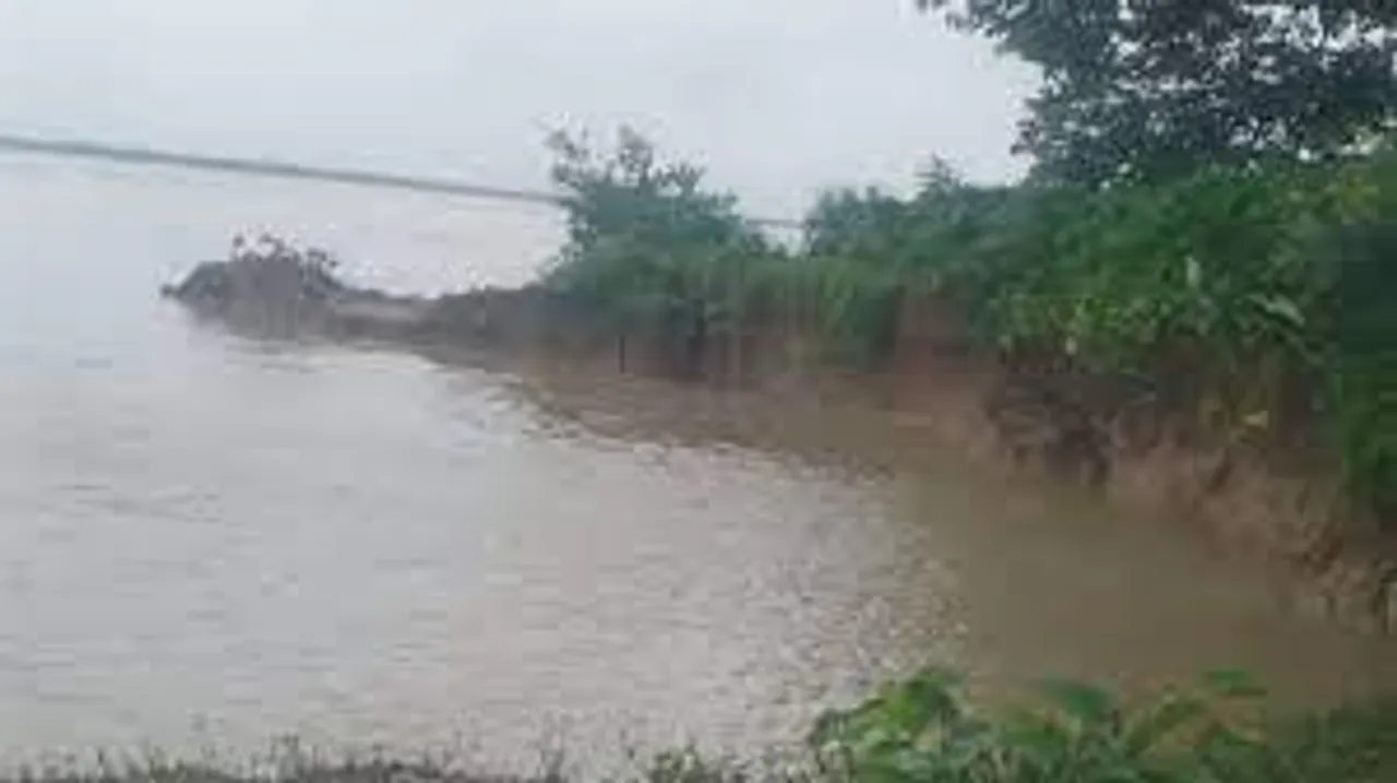 মুর্শিদাবাদের সামশেরগঞ্জে ভয়ঙ্কর ভাঙন