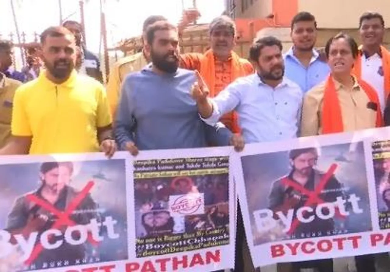 'পাঠান'-এর মুক্তির  প্রতিবাদে উত্তাল বেঙ্গালুরু, দেখুন ভিডিও