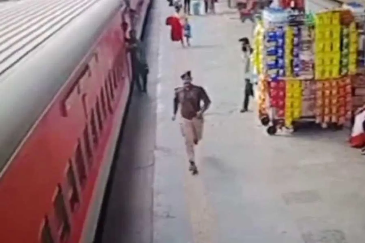 নিজের প্রাণের তোয়াক্কা না করে একাধিক প্রাণ রক্ষা করলেন ASI রবীন্দ্র কুমার, দেখুন ভিডিও