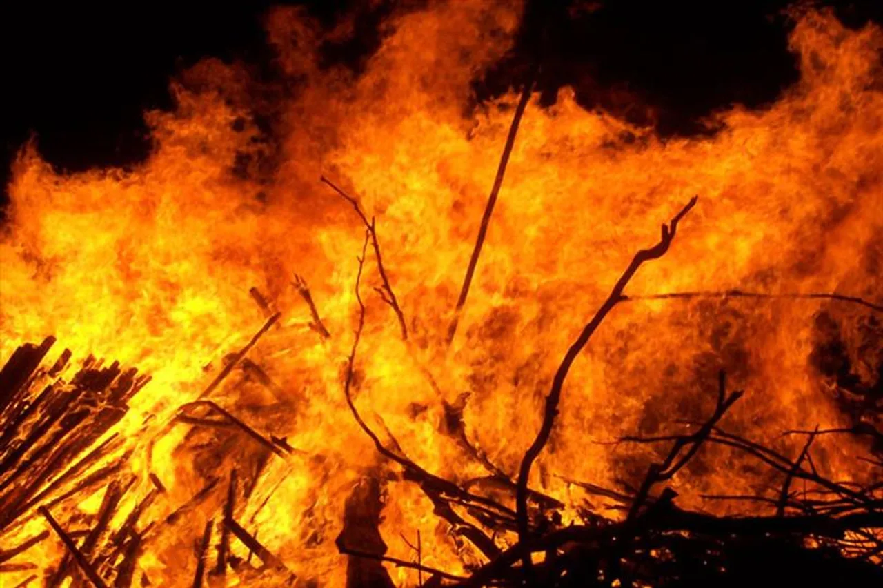 ফের আনন্দপুরে বিধ্বংসী আগুন