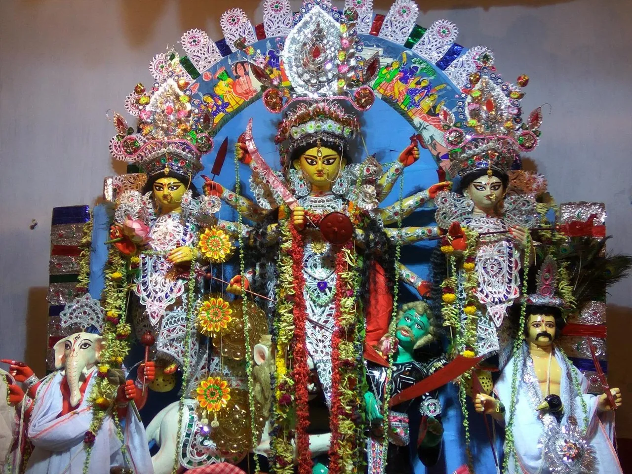 এখনও এই বাড়িতে ব্রিটিশরূপী অসুরকে দমন করেন দুর্গা