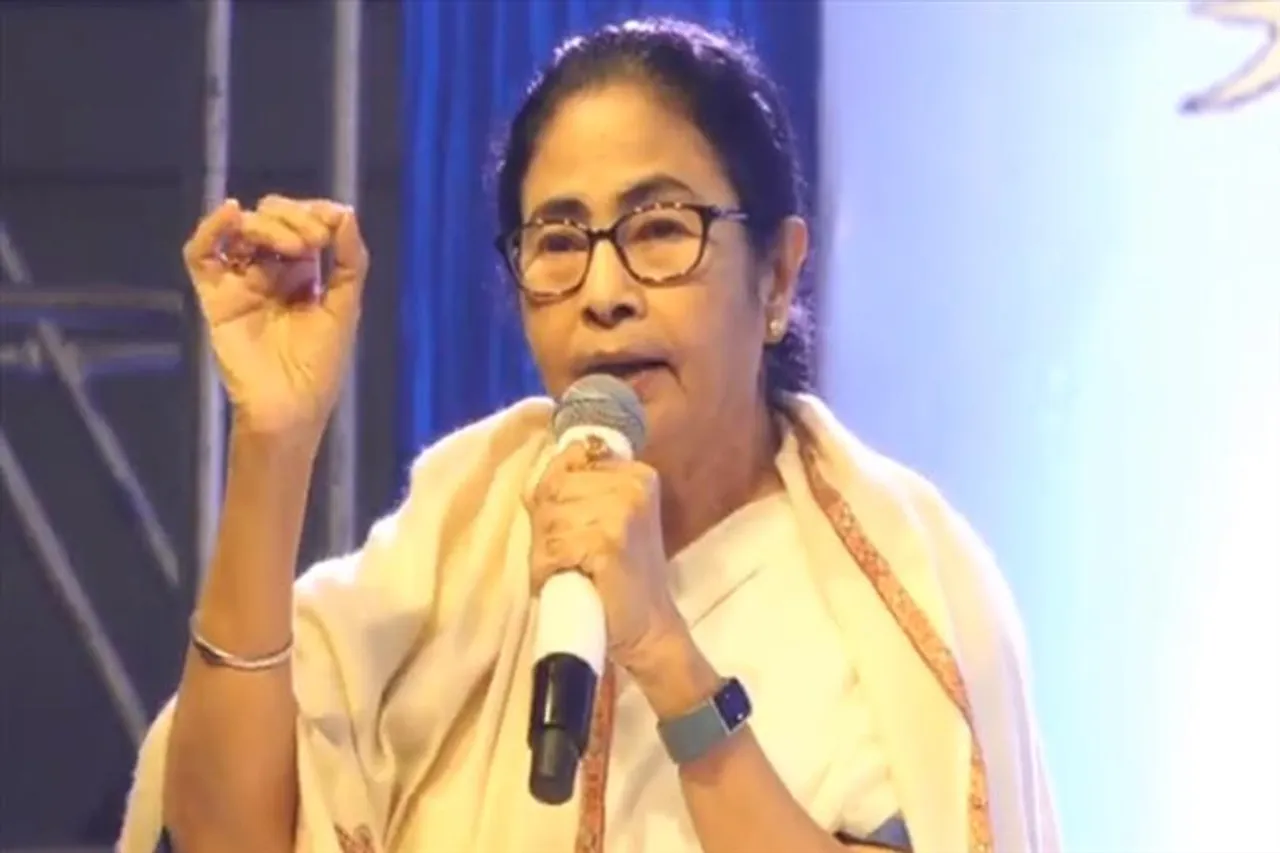 অ্যালেন পার্কে বড়দিনের অনুষ্ঠানের সূচনা করলেন মুখ্যমন্ত্রী