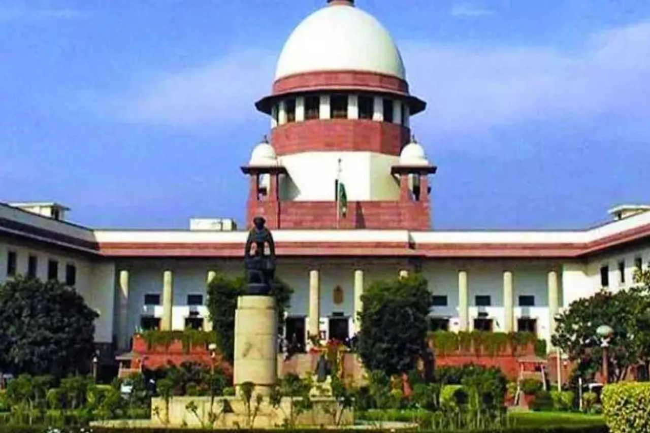 অযোগ্যতার নোটিশের বিরুদ্ধে কেন হাইকোর্টের দ্বারস্থ হলেন না? শিন্ডেকে প্রশ্ন সুপ্রিম কোর্টের