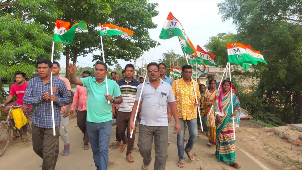 সাঁকরাইল ব্লকের রগড়া এলাকায় তৃণমূলের বিজয় মিছিল