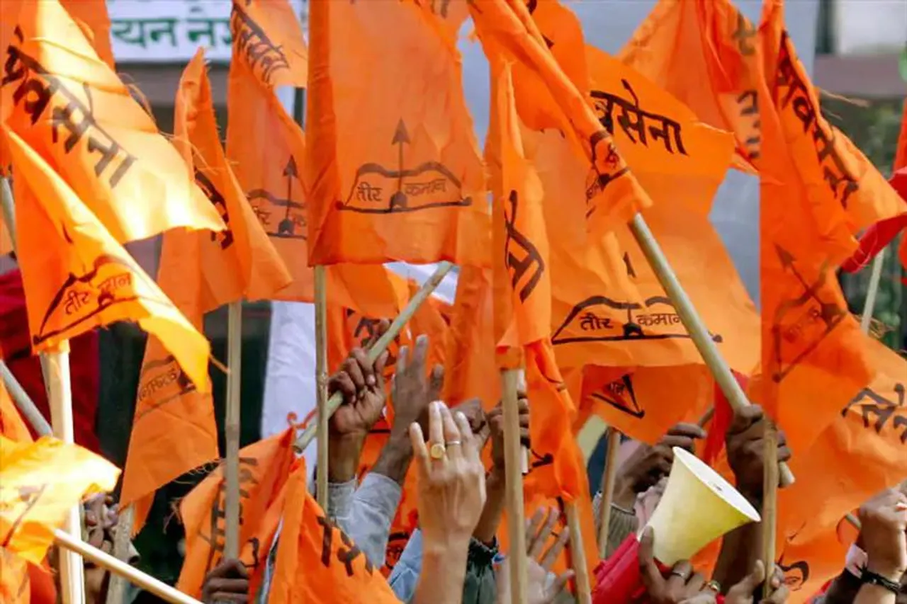 হিন্দুত্ব নিয়ে জ্ঞান না দেওয়ার পরামর্শ সাংসদের