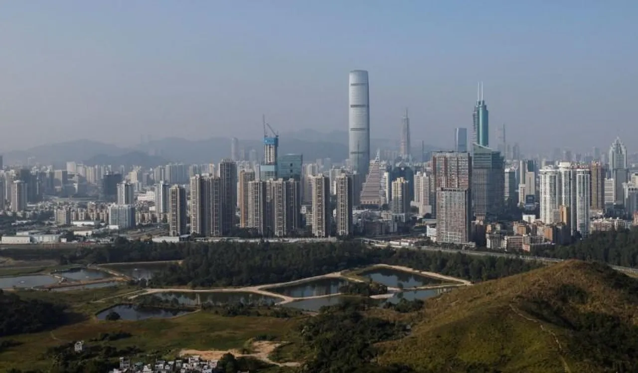 তিন বছর কঠোর নিয়ন্ত্রণের পর হংকংয়ের সঙ্গে সীমান্ত খুলছে চীন