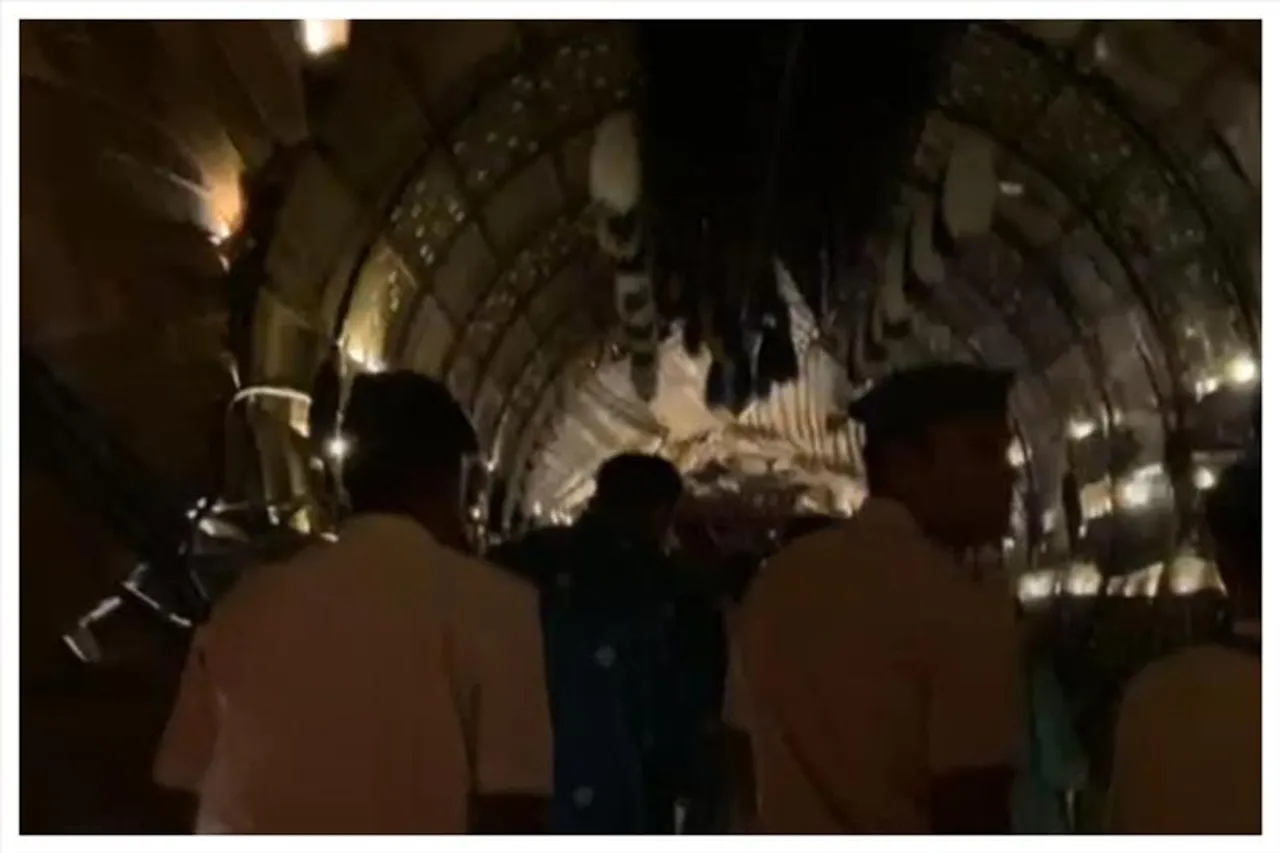 ভিড় উপচে পড়ছে নলিনী সরকার স্ট্রিটে