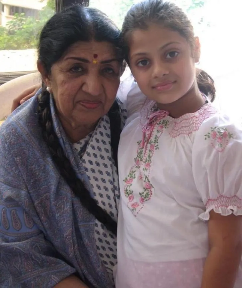 আশা ভোঁসলে-র  নাতনির আবেগপূর্ণ শ্রদ্ধা লতা মঙ্গেশকর কে