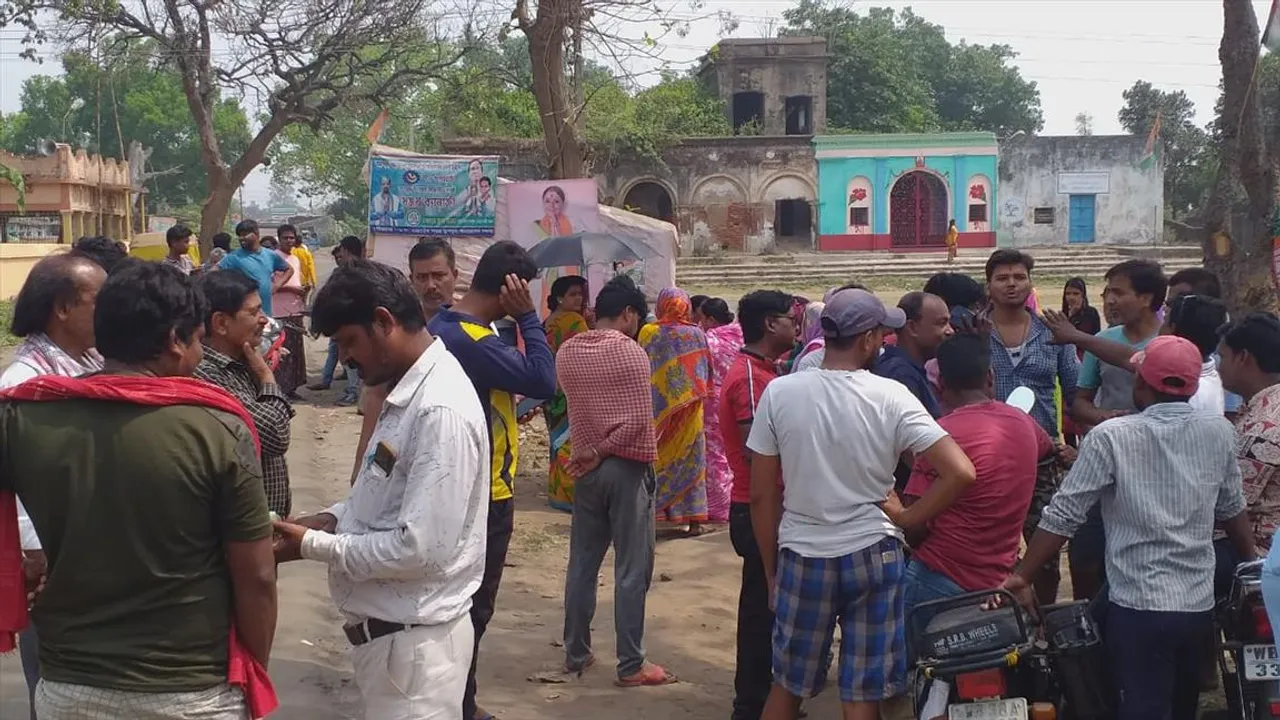 জলের দাবিতে বিক্ষোভ স্থানীয়দের