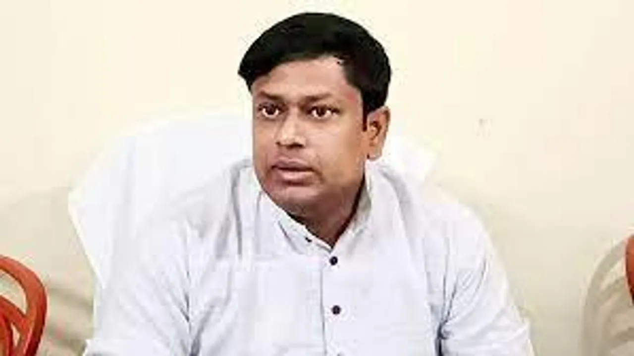 ধর্না মঞ্চে গিয়ে এসএসসি-র বিরুদ্ধে সরব সুকান্ত মজুমদার