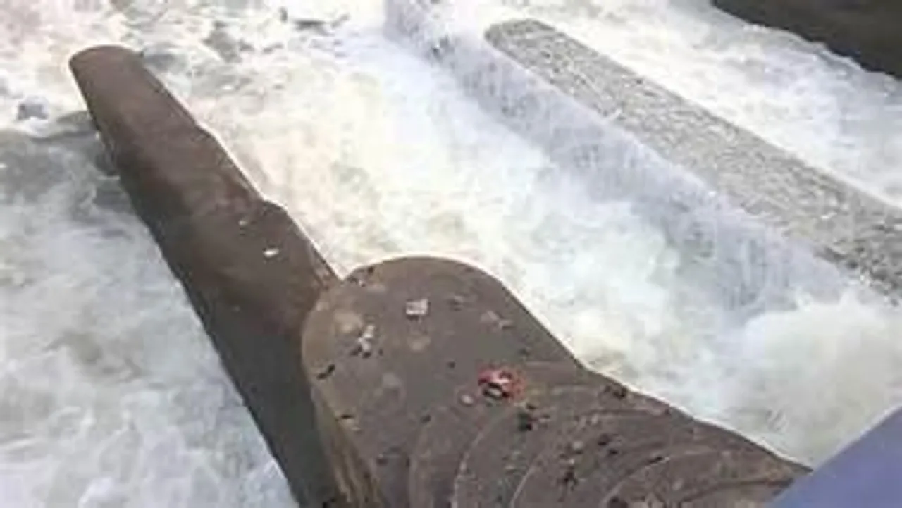 ১ লক্ষ ৫৪ হাজার ৫০০ কিউসেক জল ছাড়ল  দুর্গাপুর ব্যারাজ