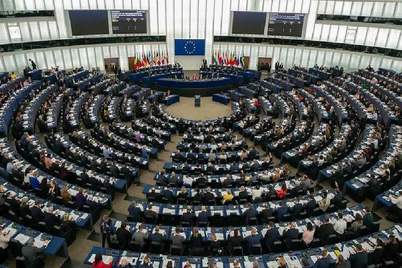 ইউক্রেনকে যুদ্ধবিমান প্রদানের বিষয়টি গুরুত্বের সাথে বিবেচনা করার জন্য আহ্বান জানালো ইইউ