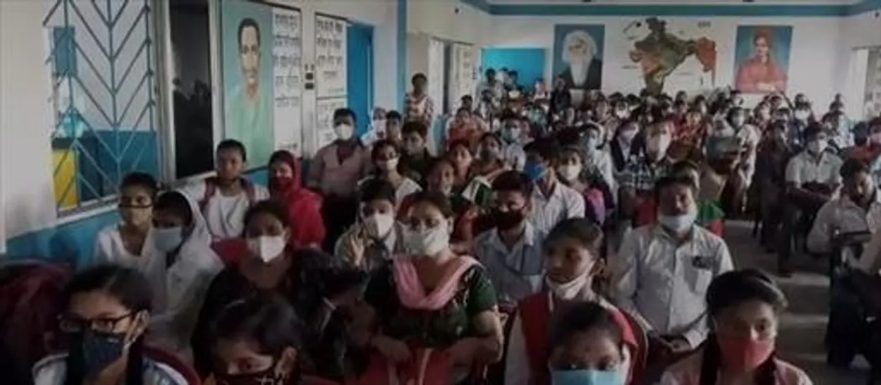 দুর্গাপুরের মাধ্যমিক এবং উচ্চমাধ্যমিকে কৃতী ছাত্র-ছাত্রীদের সম্বর্ধনা