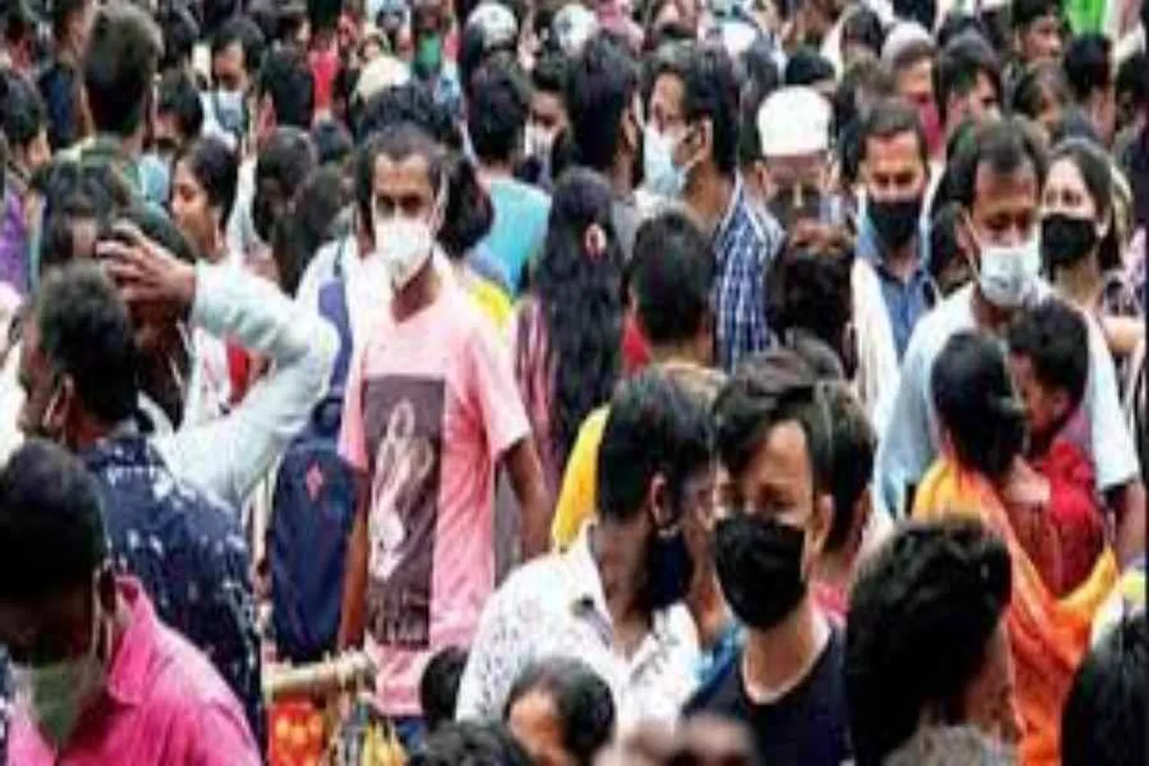 একাদশীতেও ঠাকুর দেখতে ভিড় জিরাটে