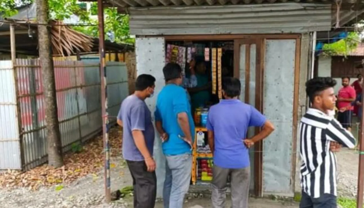 রাজগঞ্জের ফুলবাড়ি এলাকায় দোকানে চুরির ঘটনাকে কেন্দ্র করে চাঞ্চল্য