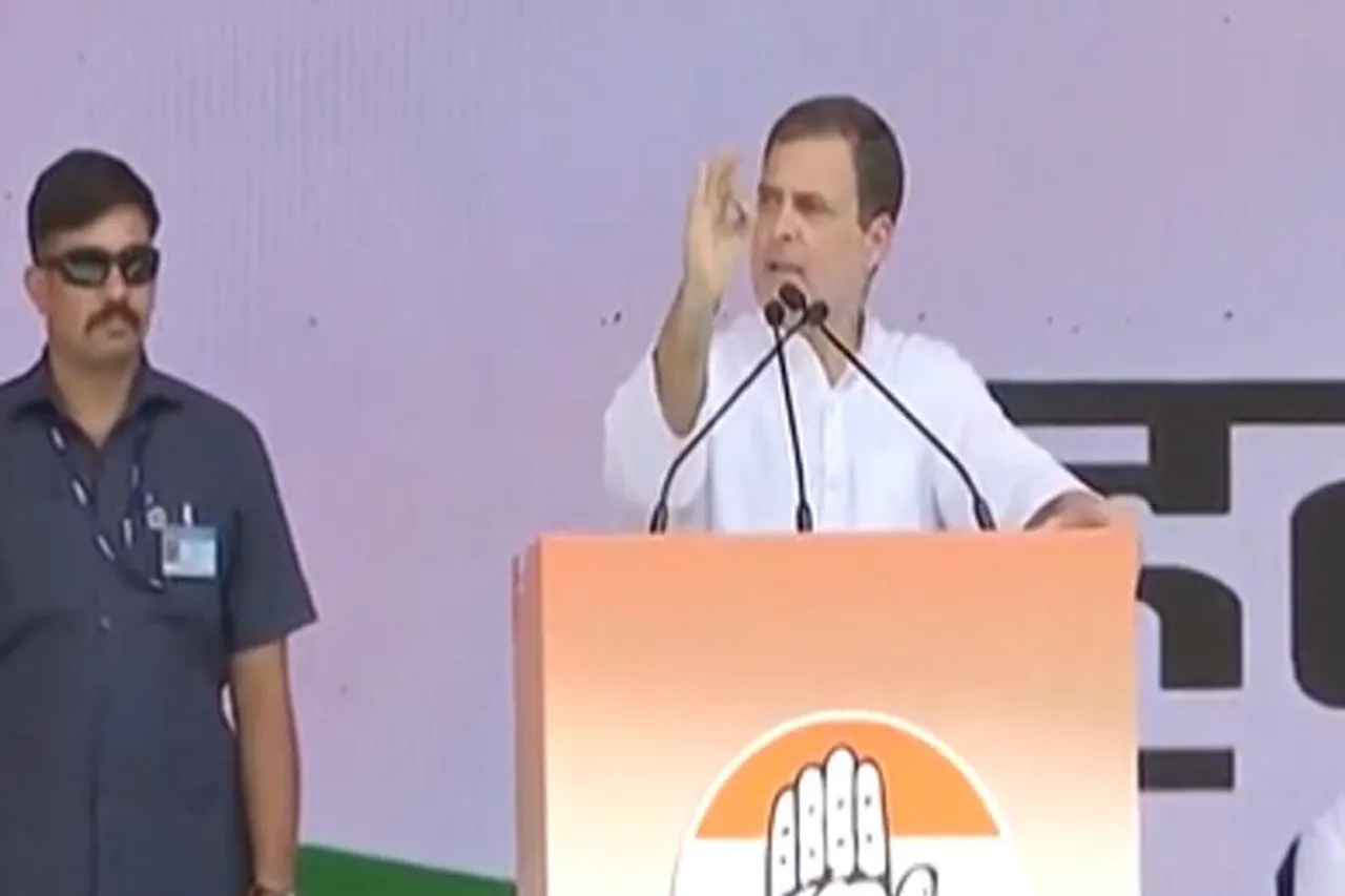 'হল্লা বোল'-এর মঞ্চ থেকে কেন্দ্রকে বিঁধলেন রাহুল গান্ধী