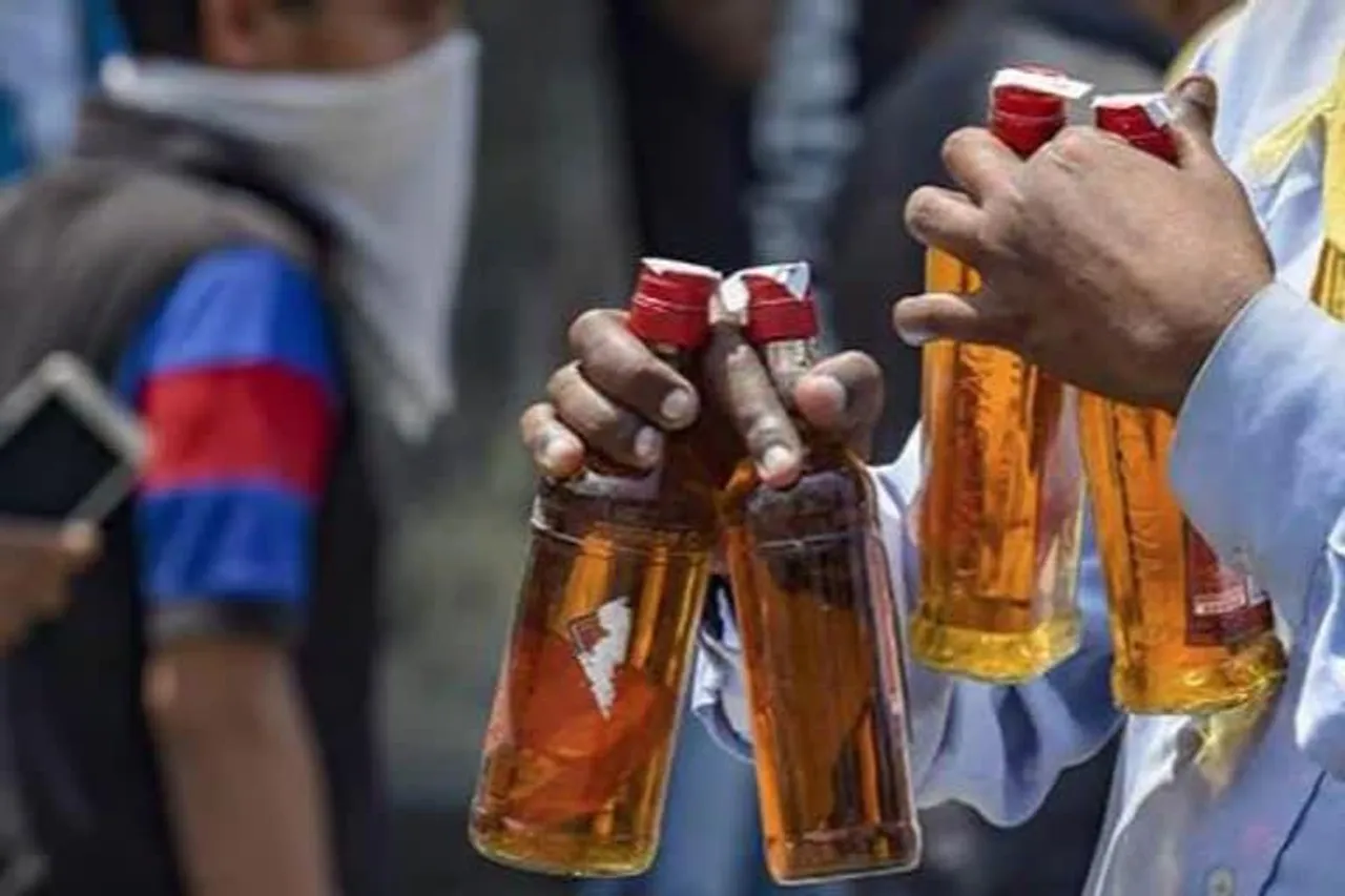 ফের বিষমদ খেয়ে মৃত্যু ৯ জনের