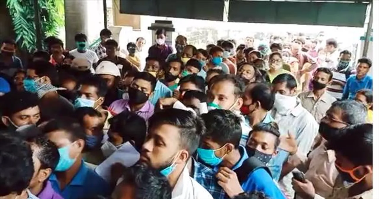 ভ্যাকসিন নিয়ে চূড়ান্ত বিশৃঙ্খলা দুর্গাপুরে