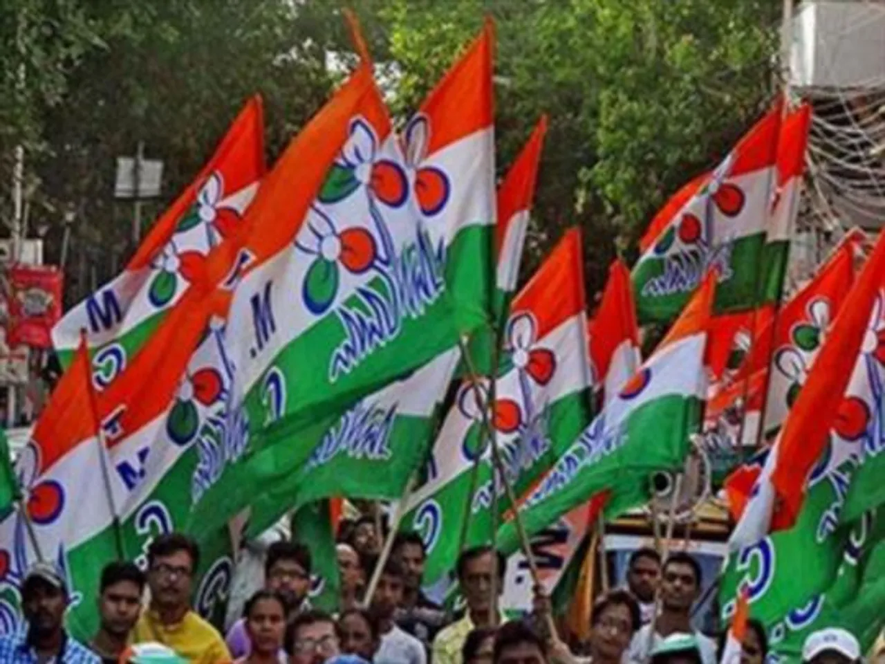 বেলা গড়াতেই তৃণমূলের জয়জয়কার