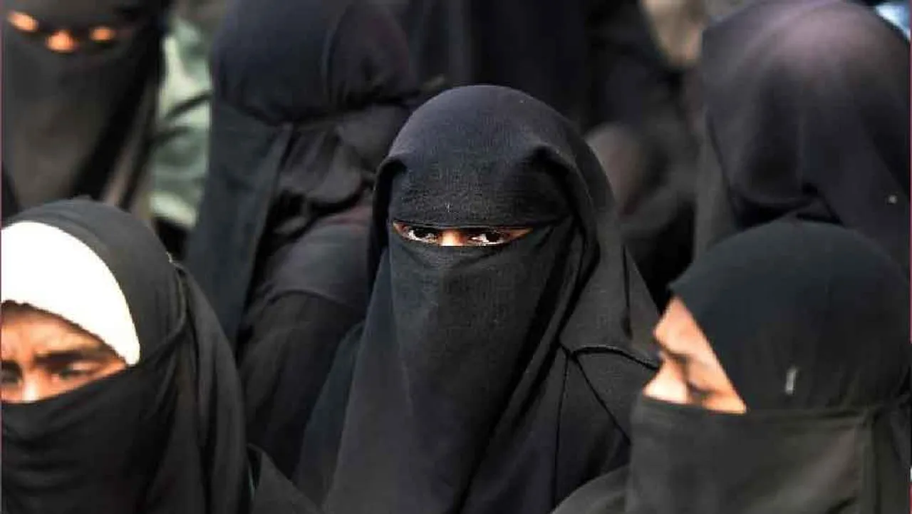 হিজাব পরে ঢুকতে  পরীক্ষা দিতে বাধা