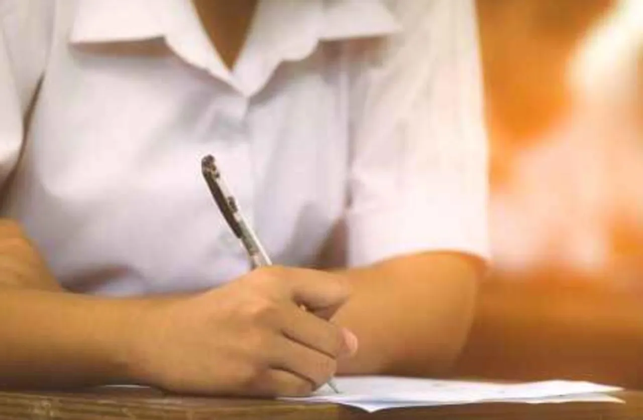 অন্তর্বাস খুলে পরীক্ষার হলে প্রবেশের নির্দেশ ছাত্রীকে, কেরলে গ্রেফতার ৫