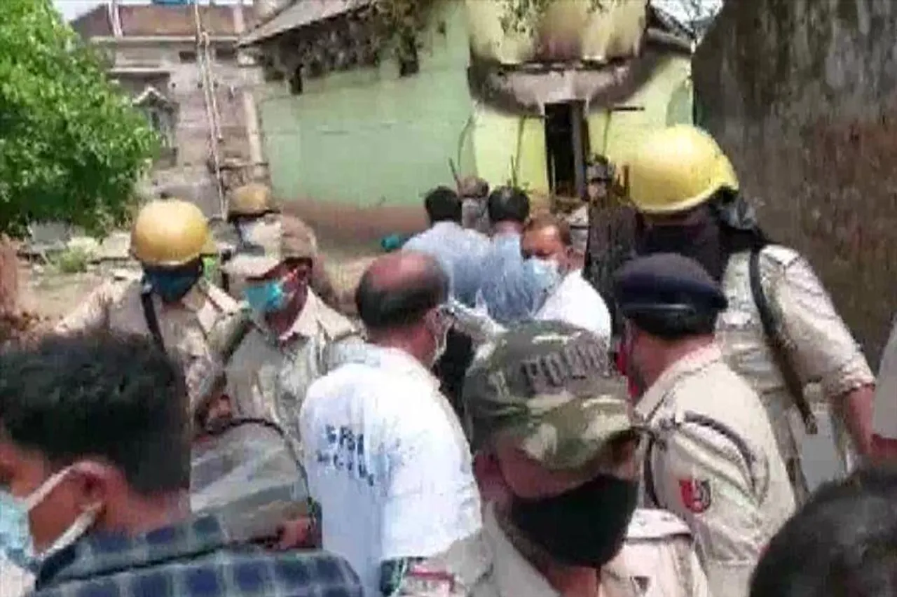 ঘটনাস্থলে ফরেন্সিক ও সিটের টিম