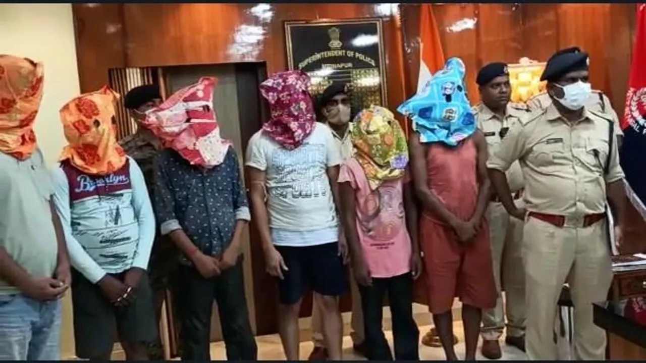 মাওবাদী নামাঙ্কিত পোস্টার দেওয়ার অপরাধে ৫ দিনের পুলিশ হেফাজতে ধৃত ৫