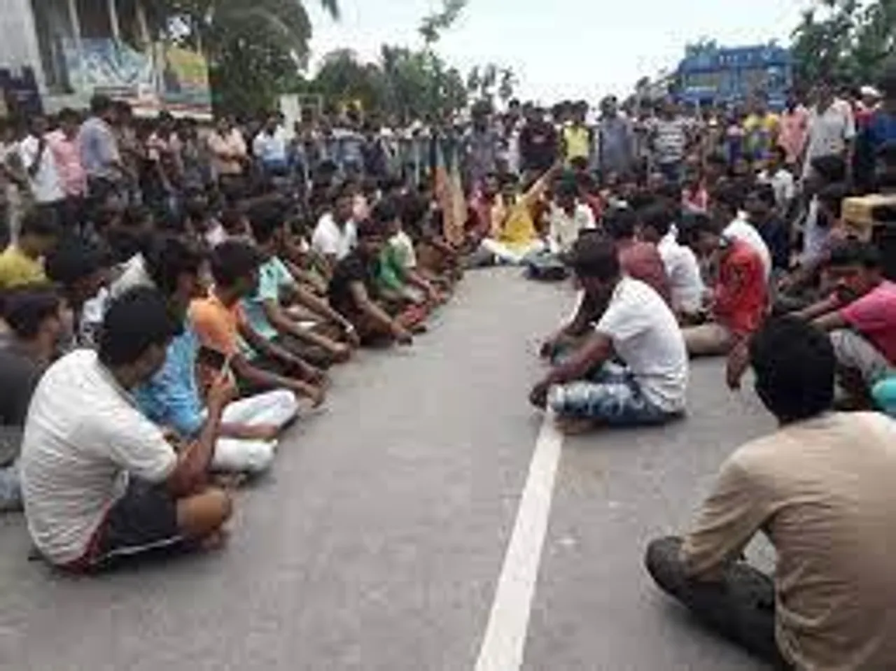 মঙ্গলকোটে তৃণমূলের অঞ্চল সভাপতির খুনের ঘটনায় দোষীদের গ্রেফতারের দাবিতে পথ অবরোধ